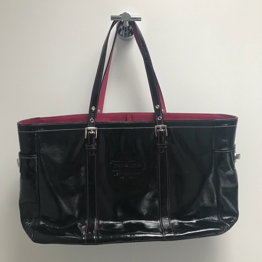 Patent leather black Coach shoulder bag